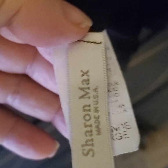 Sharon Max - Picture 4 of 6